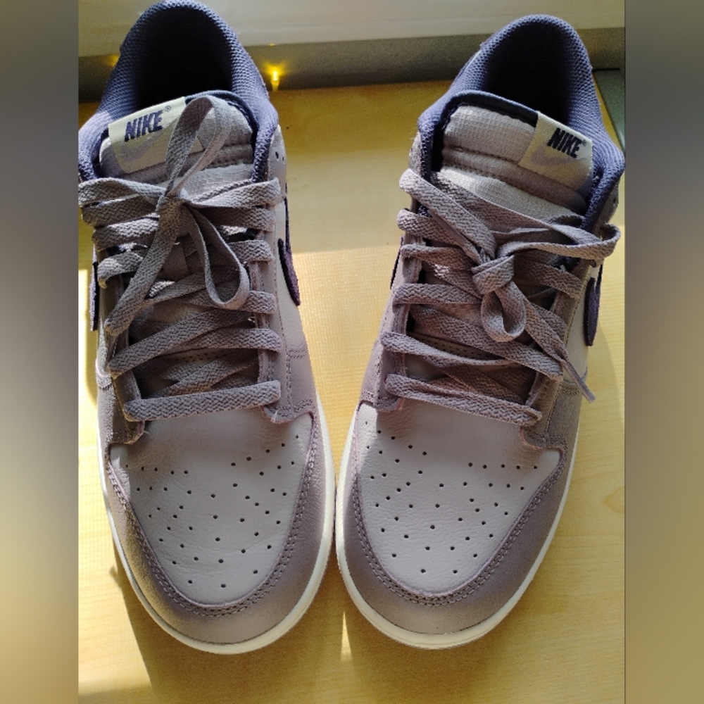 Nike Men’s Athletic Shoes Gray and Purple Low-Top Sneakers - Picture 2 of 12
